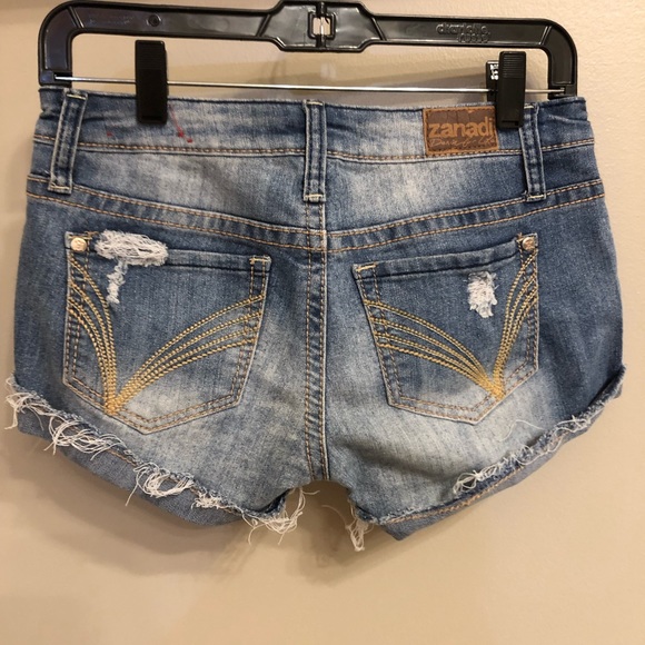 Patterned light-wash jean shorts - Picture 2 of 2